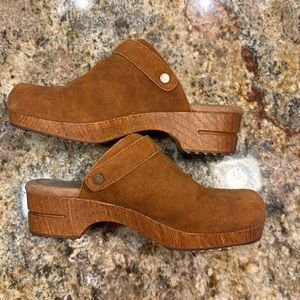 White Mountain Women’s Rust Brown Suede Clogs - Size 9